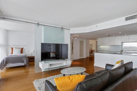 Condo in Miami, Florida, 2 bedrooms  № 2032891 - photo 17