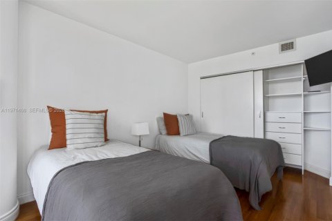 Condo in Miami, Florida, 2 bedrooms  № 2032891 - photo 7
