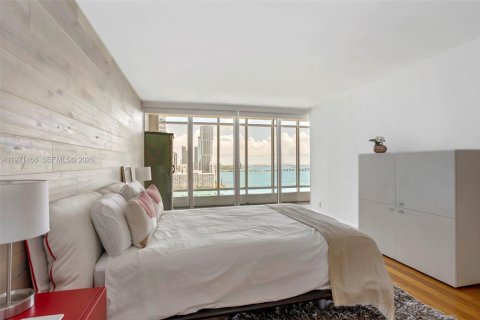 Condo in Miami, Florida, 2 bedrooms  № 2032891 - photo 3