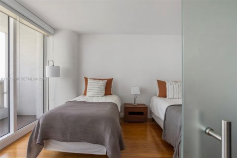Condo in Miami, Florida, 2 bedrooms  № 2032891 - photo 5