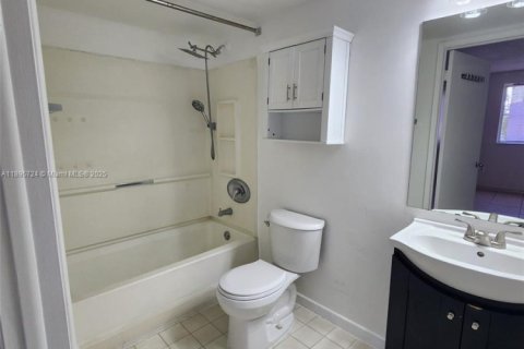 Condo in Hialeah, Florida, 1 bedroom  № 1949773 - photo 9