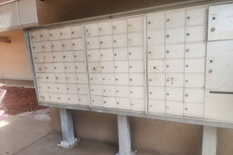 Condo in Hialeah, Florida, 1 bedroom  № 1949773 - photo 15