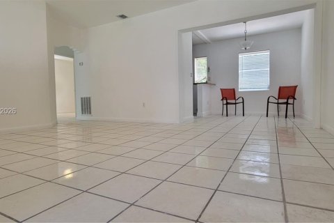 Villa ou maison à louer à Miami, Floride: 2 chambres, 124.02 m2 № 2432926 - photo 7