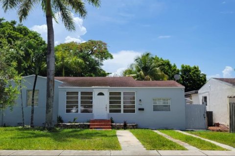 Villa ou maison à Miami, Floride 2 chambres, 124.02 m2 № 2432926