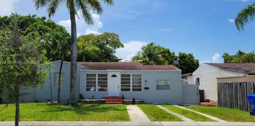 Villa ou maison à Miami, Floride 2 chambres, 124.02 m2 № 2432926