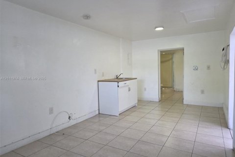 Villa ou maison à louer à Miami, Floride: 2 chambres, 124.02 m2 № 2432926 - photo 11