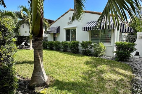 Casa en alquiler en Miami Beach, Florida, 1 dormitorio, 60.39 m2 № 1950433 - foto 4