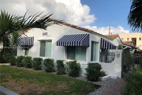 Casa en alquiler en Miami Beach, Florida, 1 dormitorio, 60.39 m2 № 1950433 - foto 3