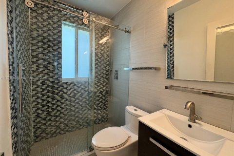 Casa en alquiler en Miami Beach, Florida, 1 dormitorio, 60.39 m2 № 1950433 - foto 10