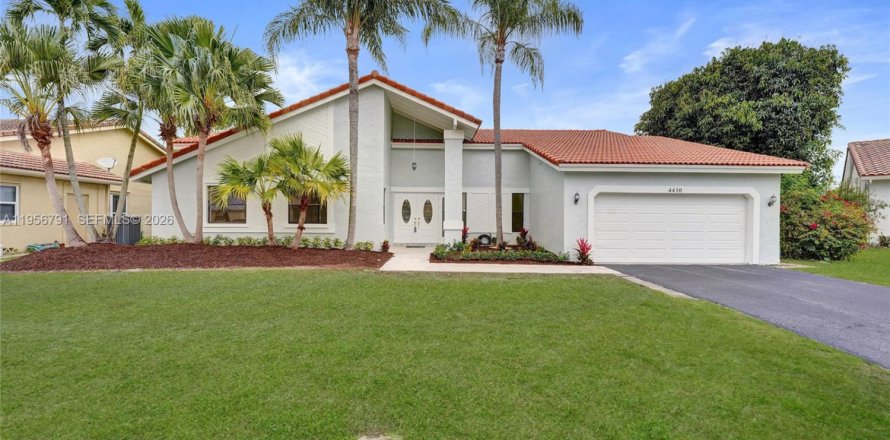 Casa en Lauderhill, Florida 3 dormitorios, 212.37 m2 № 2011178