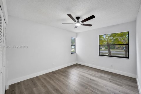 Casa en venta en Lauderhill, Florida, 3 dormitorios, 212.37 m2 № 2011178 - foto 27