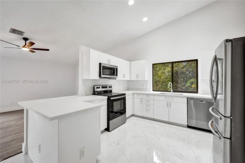 Casa en venta en Lauderhill, Florida, 3 dormitorios, 212.37 m2 № 2011178 - foto 21