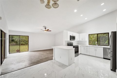 Casa en venta en Lauderhill, Florida, 3 dormitorios, 212.37 m2 № 2011178 - foto 19