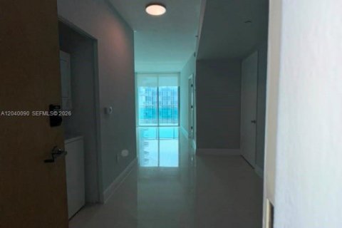 Condo in Miami, Florida, 1 bedroom № 2086406 - photo 2