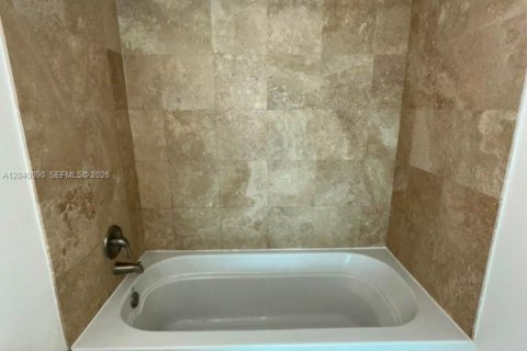Condo in Miami, Florida, 1 bedroom № 2086406 - photo 9
