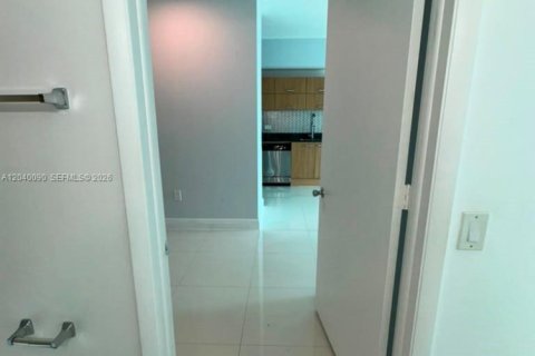 Condo in Miami, Florida, 1 bedroom № 2086406 - photo 14