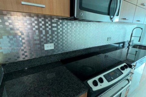 Condo in Miami, Florida, 1 bedroom № 2086406 - photo 18