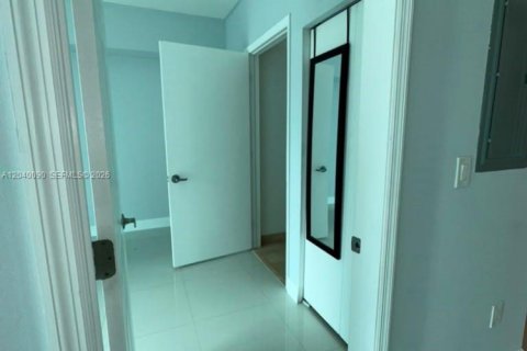 Condo in Miami, Florida, 1 bedroom № 2086406 - photo 10