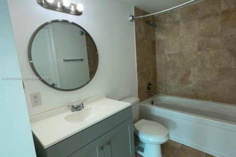 Condo in Miami, Florida, 1 bedroom № 2086406 - photo 7