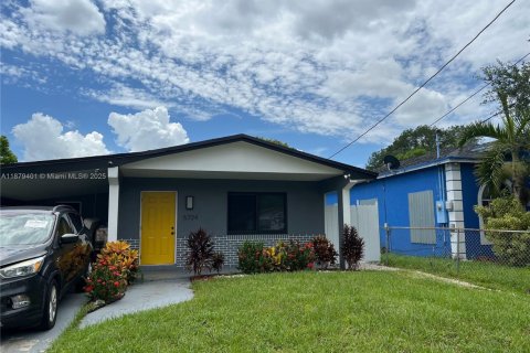 House in West Park, Florida 4 bedrooms, 149.76 sq.m. № 1981353 - photo 5