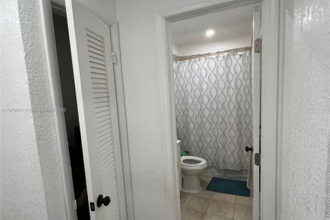 House in West Park, Florida 4 bedrooms, 149.76 sq.m. № 1981353 - photo 19