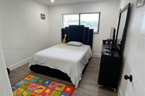 House in West Park, Florida 4 bedrooms, 149.76 sq.m. № 1981353 - photo 24