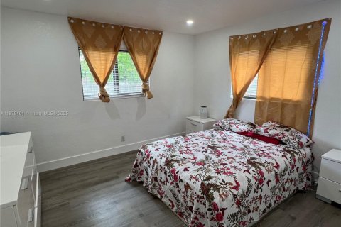 House in West Park, Florida 4 bedrooms, 149.76 sq.m. № 1981353 - photo 22