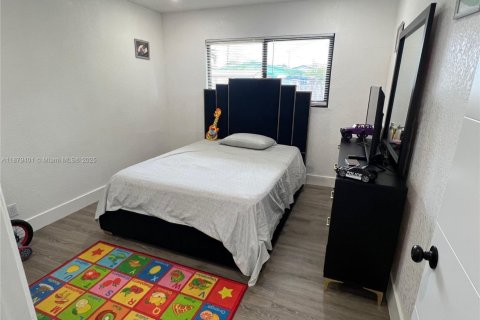 House in West Park, Florida 4 bedrooms, 149.76 sq.m. № 1981353 - photo 25