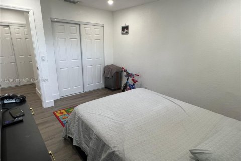 House in West Park, Florida 4 bedrooms, 149.76 sq.m. № 1981353 - photo 27