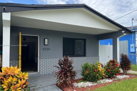 House in West Park, Florida 4 bedrooms, 149.76 sq.m. № 1981353 - photo 2