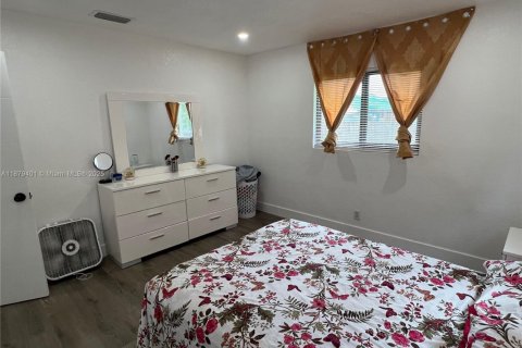 House in West Park, Florida 4 bedrooms, 149.76 sq.m. № 1981353 - photo 23