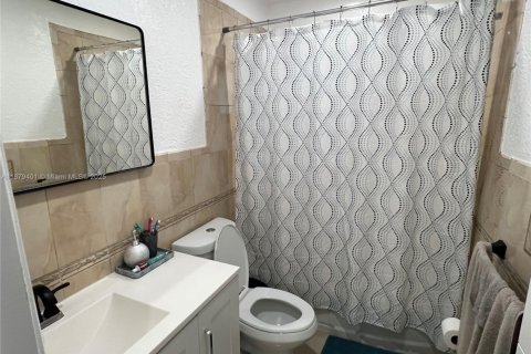 House in West Park, Florida 4 bedrooms, 149.76 sq.m. № 1981353 - photo 29