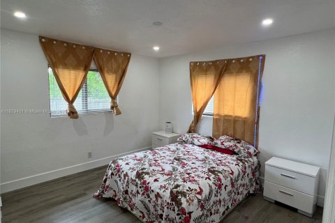 House in West Park, Florida 4 bedrooms, 149.76 sq.m. № 1981353 - photo 21