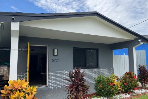 House in West Park, Florida 4 bedrooms, 149.76 sq.m. № 1981353