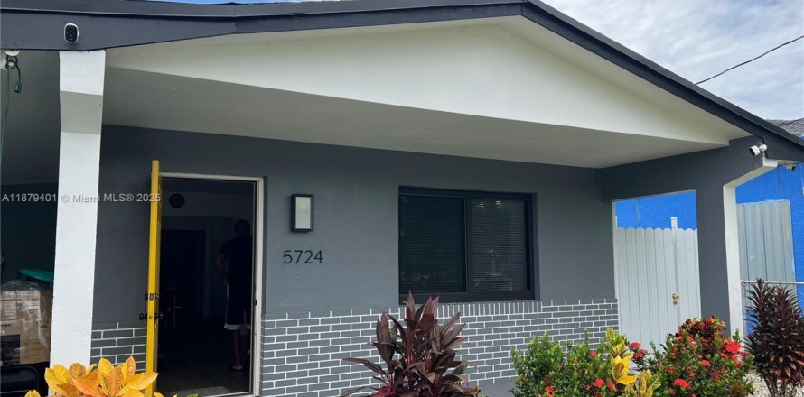 House in West Park, Florida 4 bedrooms, 149.76 sq.m. № 1981353