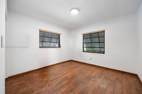 House in Miami, Florida 4 bedrooms, 198.07 sq.m. № 1979111 - photo 13