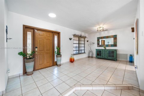 House in Miami, Florida 4 bedrooms, 198.07 sq.m. № 1979111 - photo 5