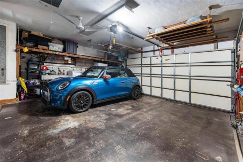 House in Miami, Florida 4 bedrooms, 198.07 sq.m. № 1979111 - photo 22