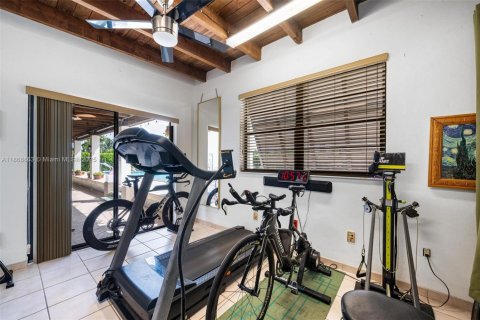 House in Miami, Florida 4 bedrooms, 198.07 sq.m. № 1979111 - photo 16