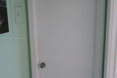 Condo in Hallandale Beach, Florida, 2 bedrooms  № 1959580 - photo 23