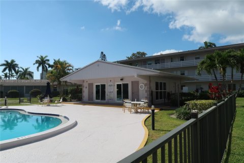 Condo in Hallandale Beach, Florida, 2 bedrooms  № 1959580 - photo 3