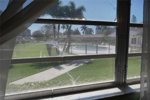 Condo in Hallandale Beach, Florida, 2 bedrooms  № 1959580 - photo 29