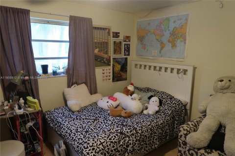 Condo in Hallandale Beach, Florida, 2 bedrooms  № 1959580 - photo 19