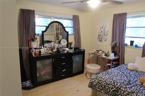 Condo in Hallandale Beach, Florida, 2 bedrooms  № 1959580 - photo 18