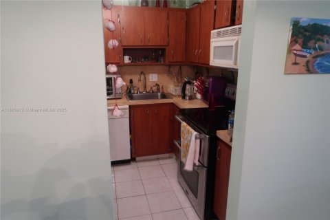 Condo in Hallandale Beach, Florida, 2 bedrooms  № 1959580 - photo 5