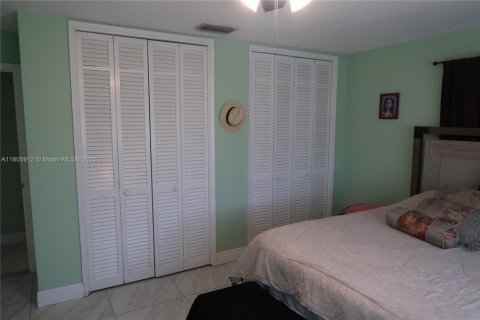 Condo in Hallandale Beach, Florida, 2 bedrooms  № 1959580 - photo 27