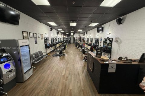 Купить коммерческую недвижимость в Майами, Флорида № 2045580 - фото 2