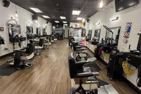 Коммерческая недвижимость в Майами, Флорида № 2045580