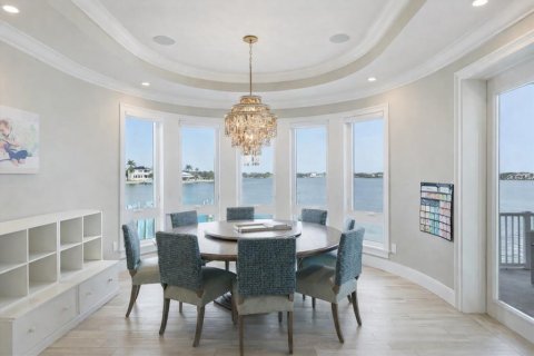 House in Indian Rocks Beach, Florida 6 bedrooms, 579.99 sq.m. № 2102417 - photo 6