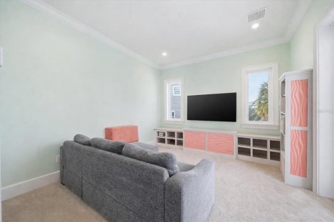 House in Indian Rocks Beach, Florida 6 bedrooms, 579.99 sq.m. № 2102417 - photo 10